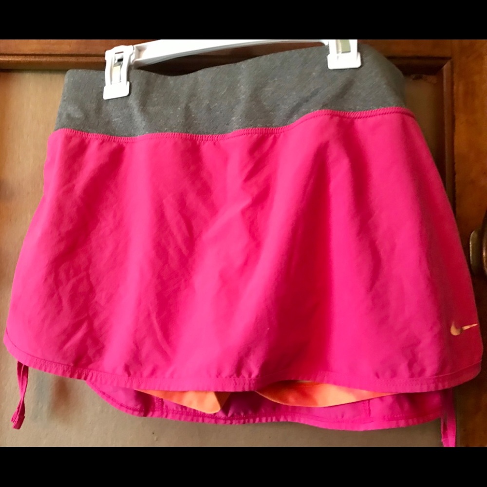 Women’s Nike Rival Skirt —Size Medium